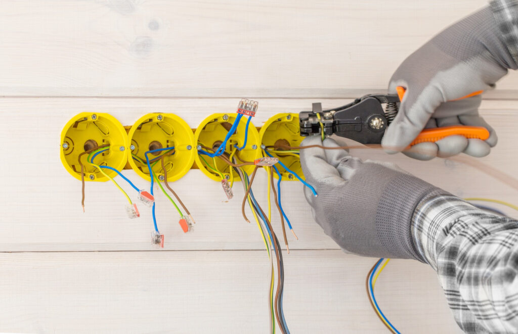 Instalacja elektryczna - montaż gniazdek